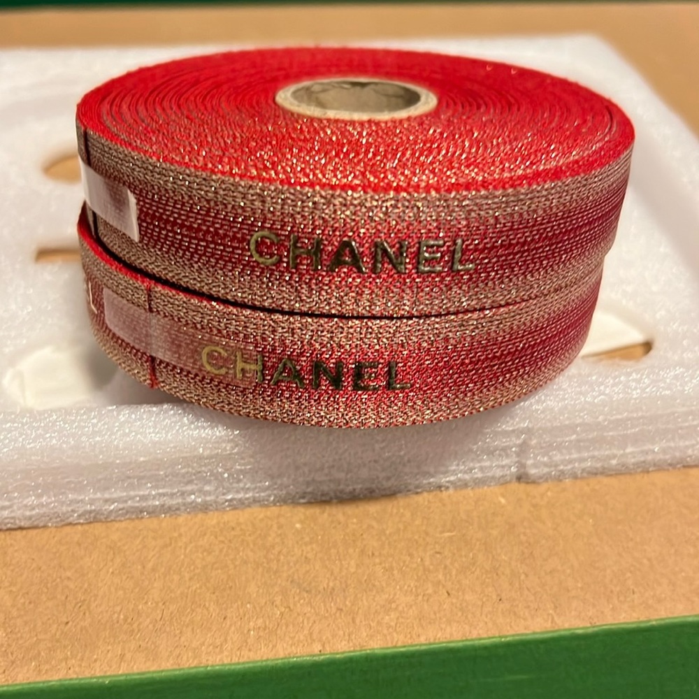Chanel Holiday ribbon set. 
2 Oriol and Fontanel. 
Each is 20 m